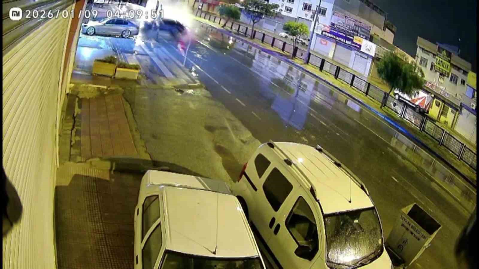 Adana’da feci kaza: O anlar kamerada 4 adanada feci kaza o anlar kamerada 0 yUFA3qOy