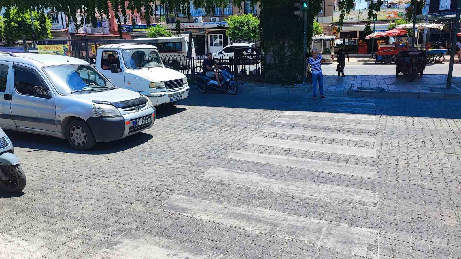 Adana’da feci kaza: Yolun karşısına geçerken iki aracın çarptığı çocuk hayatını kaybetti 8 adanada feci kaza yolun karsisina gecerken iki aracin carptigi cocuk hayatini kaybetti 4 3wRyrCdl
