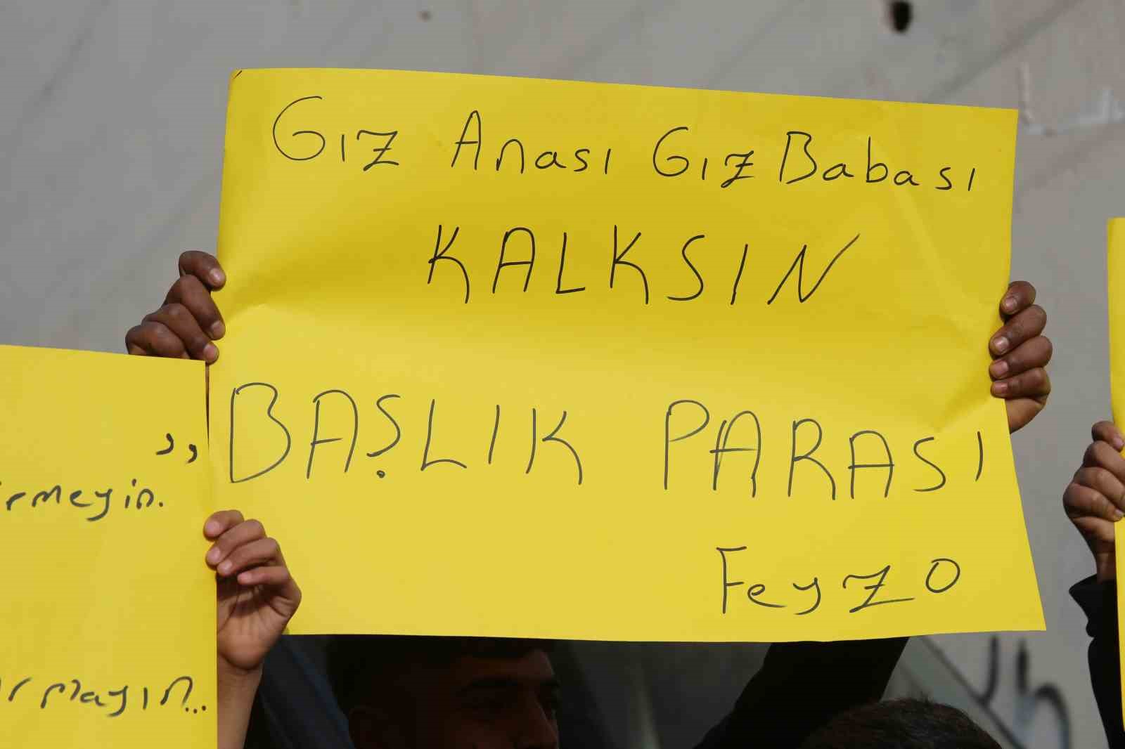 adanada genclerden baslik parasi eylemi 2 W3NPYsd8