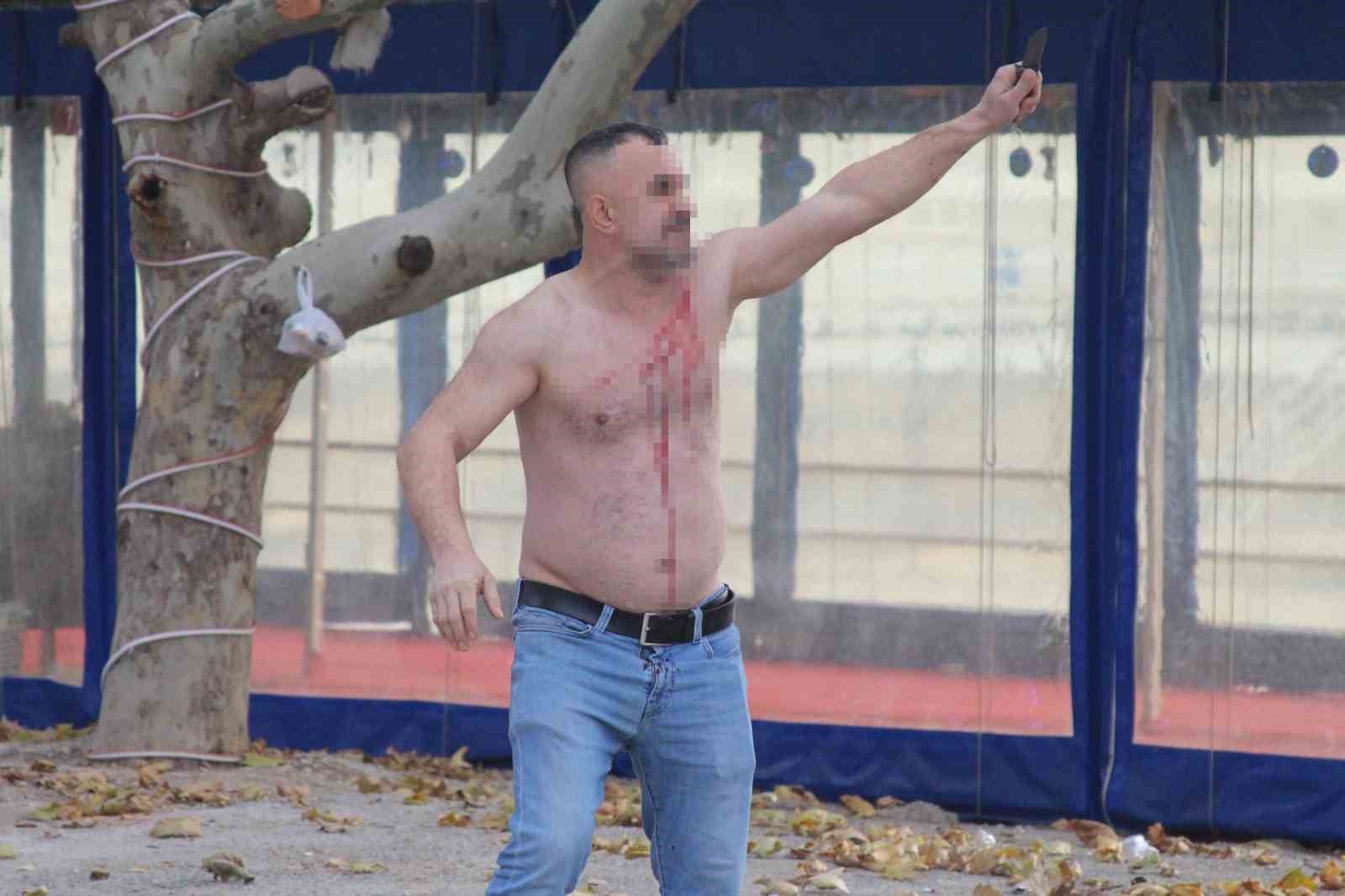 adanada gergin yikim dukkanlar yakildi bir kisi kendine zarar verdi 1 cQuWZMhY