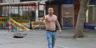 adanada-gergin-yikim-dukkanlar-yakildi-bir-kisi-kendine-zarar-verdi-XVyqzMuj.jpg
