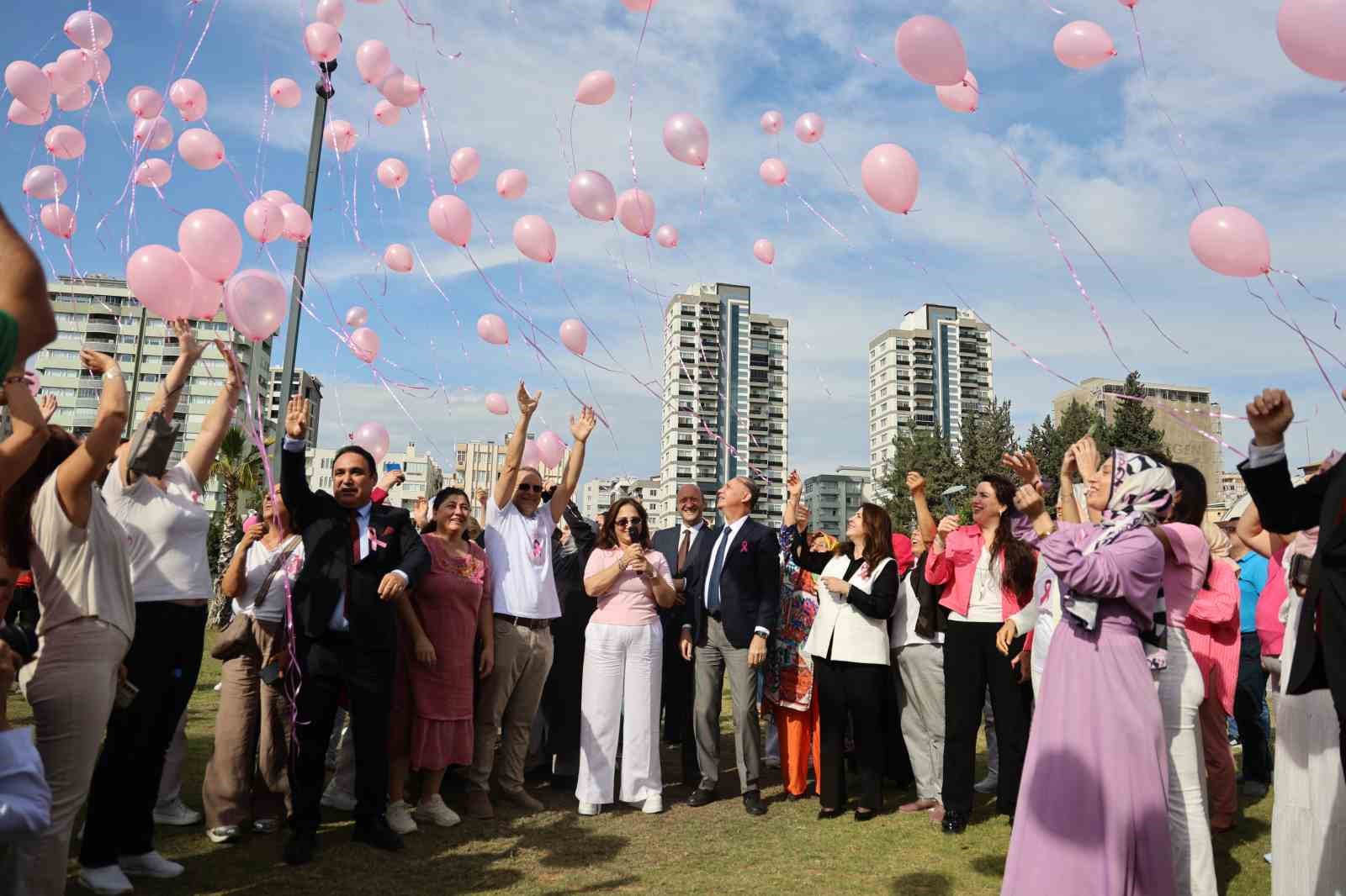 adanada gokyuzune yuzlerce pembe balon birakildi 0 Zsz5N7JP