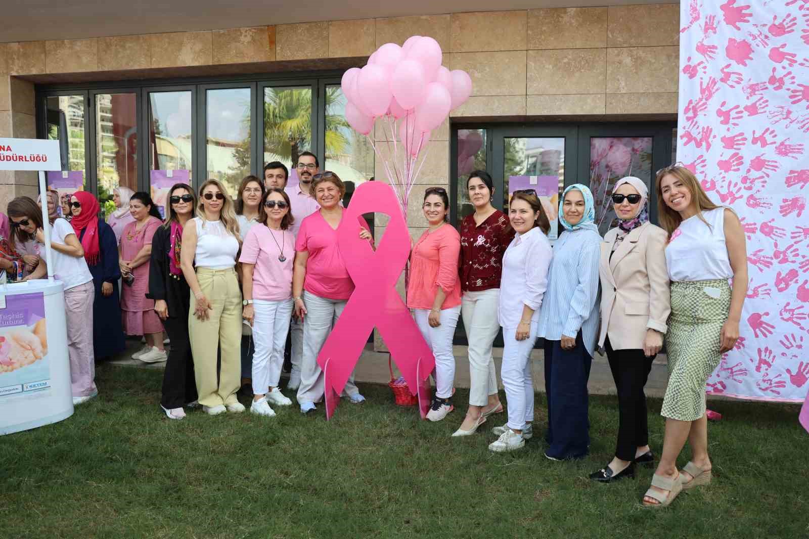 adanada gokyuzune yuzlerce pembe balon birakildi 1