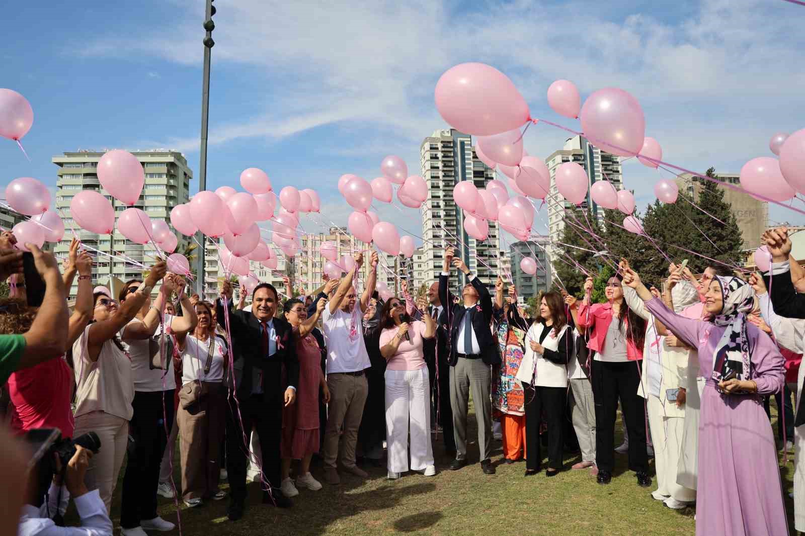 adanada gokyuzune yuzlerce pembe balon birakildi 2