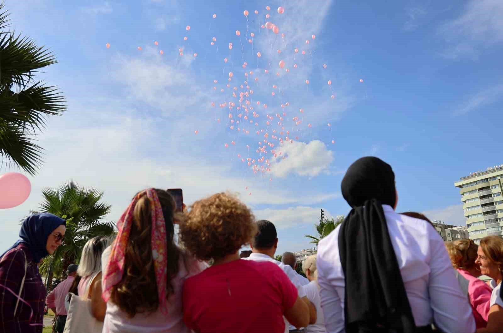 adanada gokyuzune yuzlerce pembe balon birakildi 4 6XcgbuFM