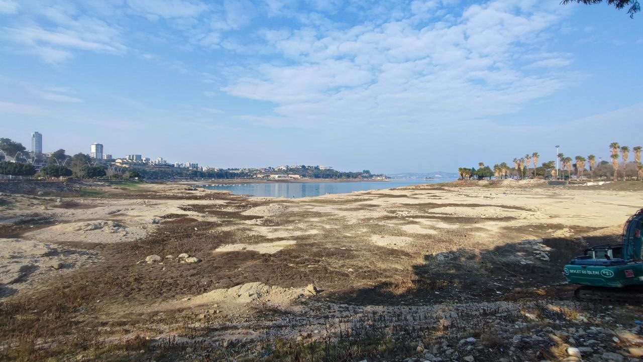 adanada golde su seviyesi yukseldi sevgi adasi yolu kayboldu 6