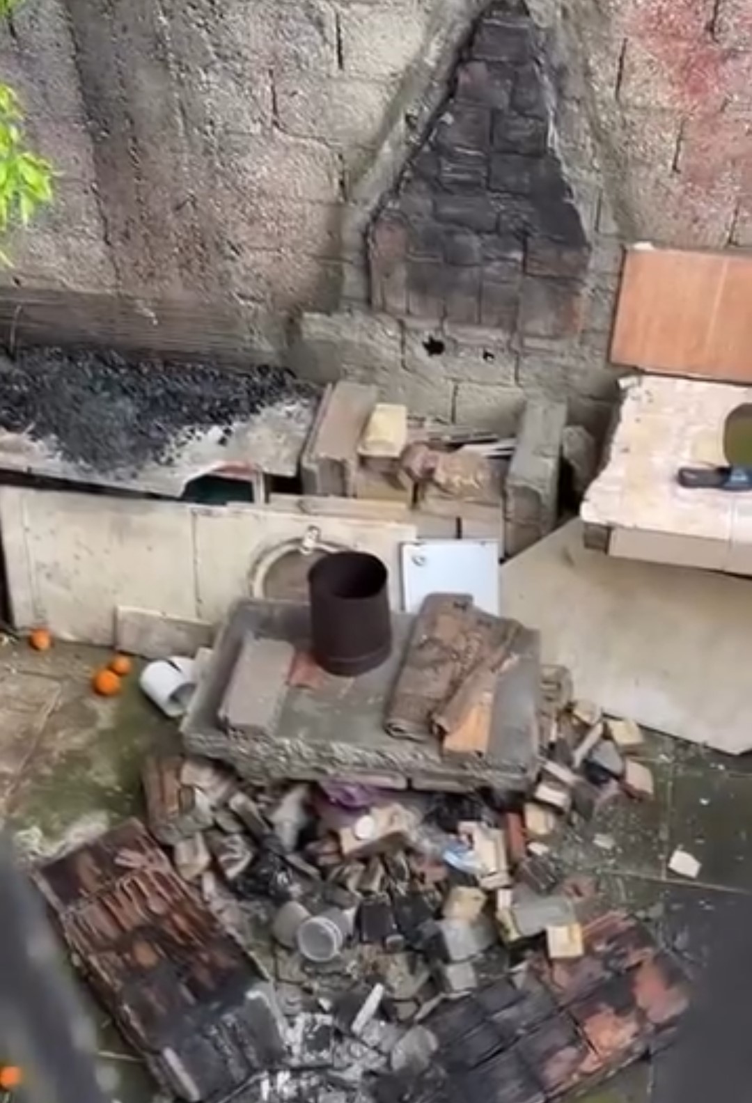 adanada gole donen yolda mahsur kalan aractaki 2 kisi kurtarildi 3 1VQjcj5u