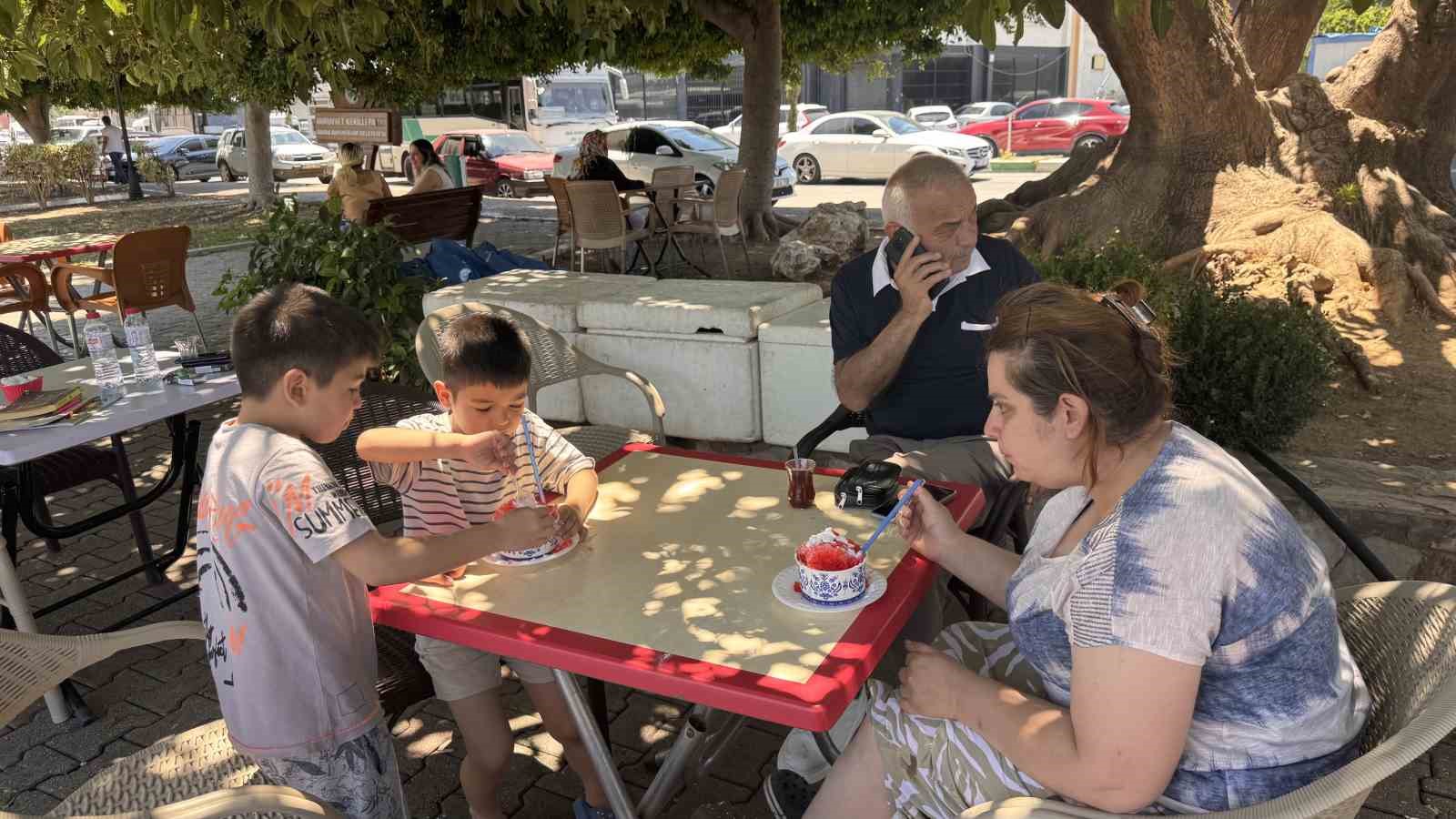 adanada hava sicakliklarinin yukselmesiyle bici bici satislari basladi 0 pKVUeL8v