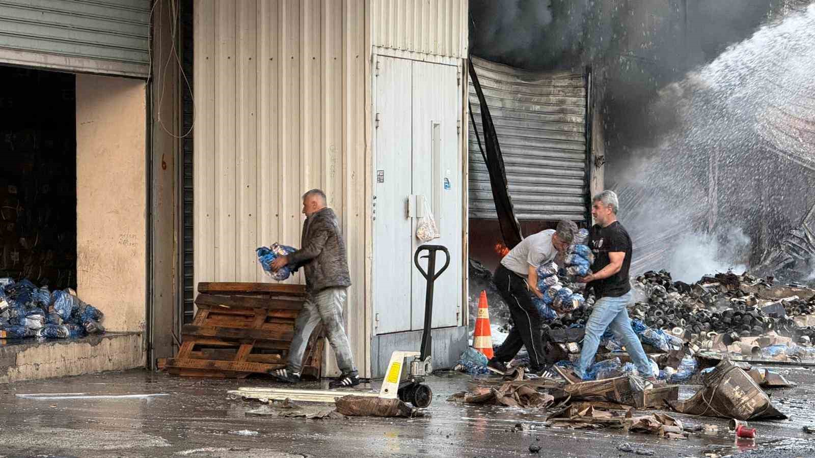 adanada hirdavat dukkaninda cikan yangin kontrol altina alindi 1 MR7cNNwd