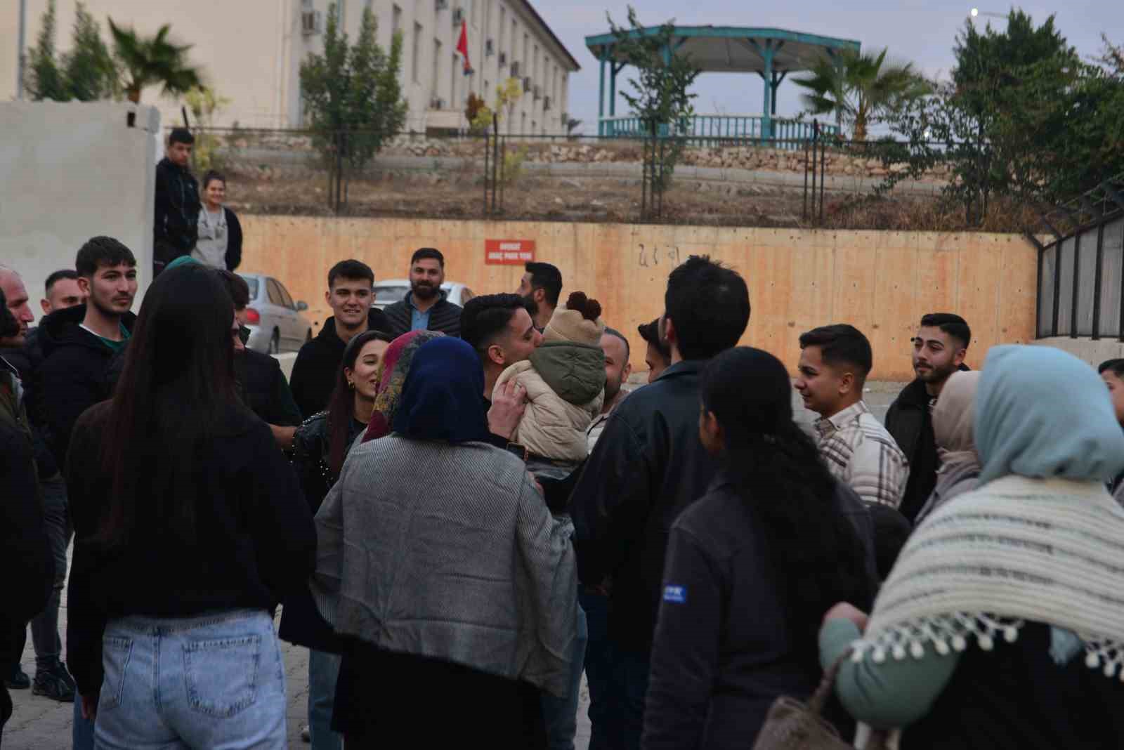 adanada hukumluler tahliye olmaya basladi 2 Bf32nhWj