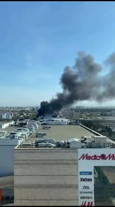 adanada hurdaci dukkani alevlere teslim oldu 1 8aRFhbyI
