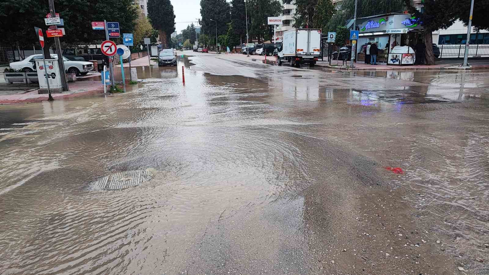 adanada icme suyu borusu patladi cadde gole dondu 2 z1uIHAJv