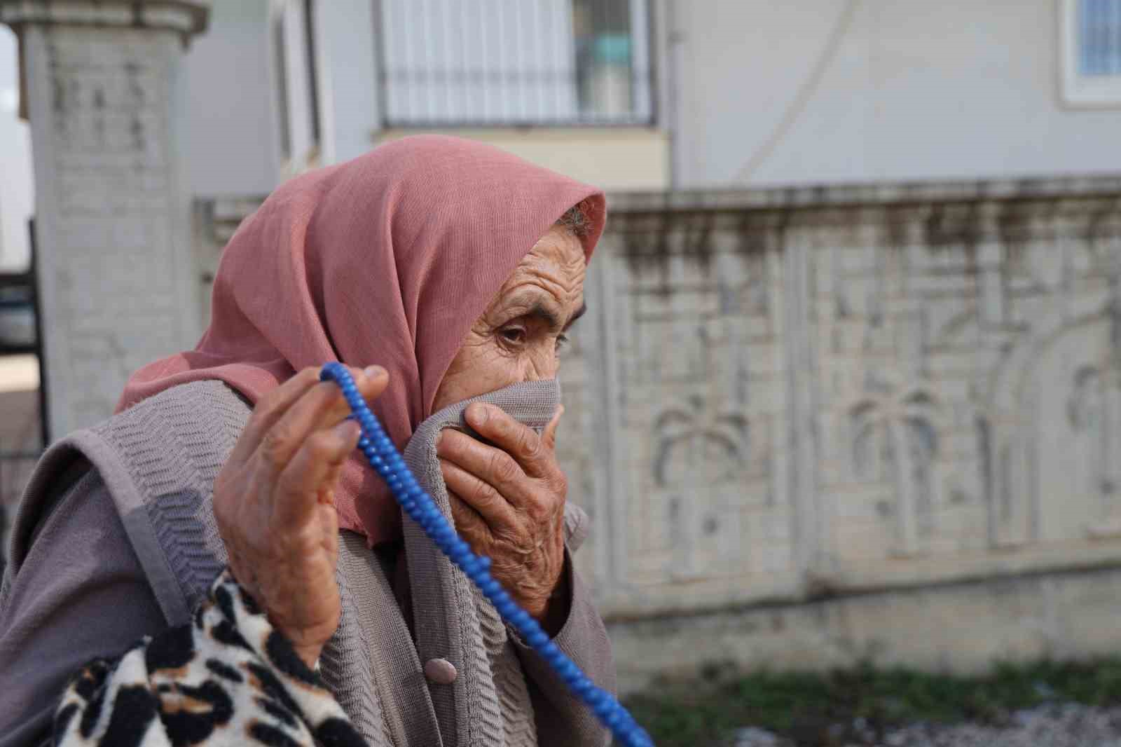 Adana’da iğrenç manzara: Lağımlar sokağa taşıyor, çocuklar üzerinden atlamak zorunda kalıyor 10 adanada igrenc manzara lagimlar sokaga tasiyor cocuklar uzerinden atlamak zorunda kaliyor 6 zjqbqXVA