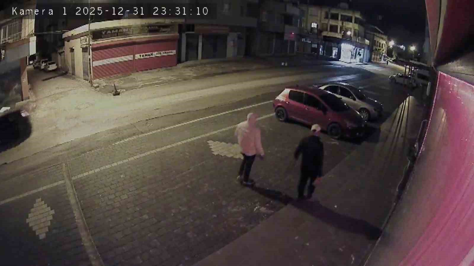 adanada iki kiz kardesin islettigi dugun organizasyon ofisine tasli saldiri 5 PLJlkNqF
