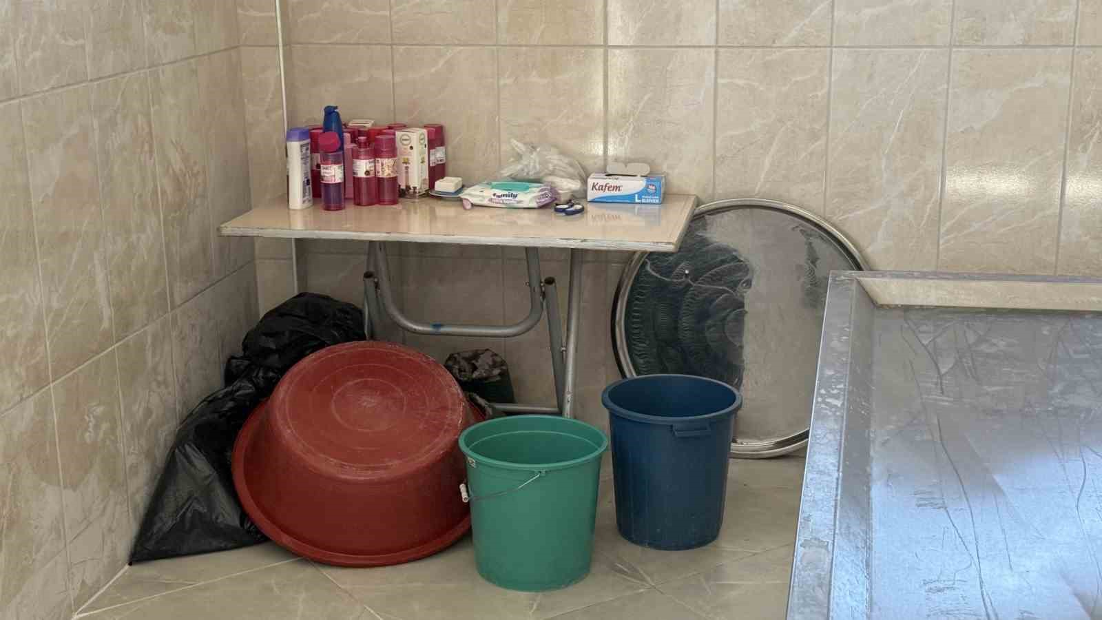 adanada ilginc hirsizlik gasilhaneden kefen caldilar 2 OBXR4VYI