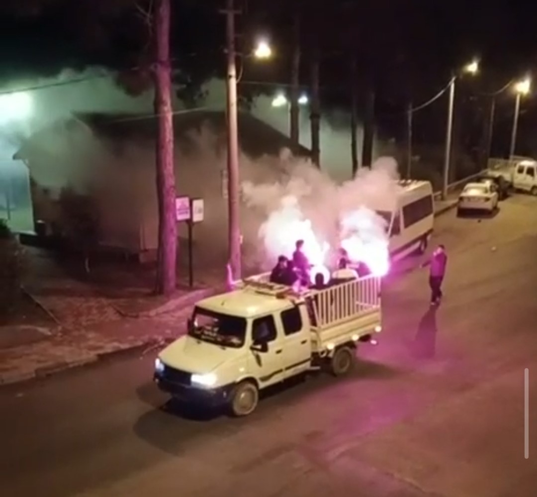 adanada ilk sahurda mesaleli davul sovu 0 OZUBIMhN