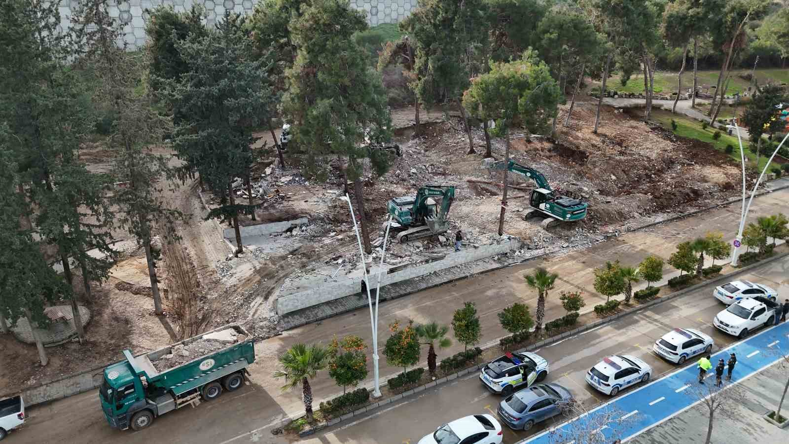 adanada kacak isletmeler yikiliyor 2 fsFyuum8