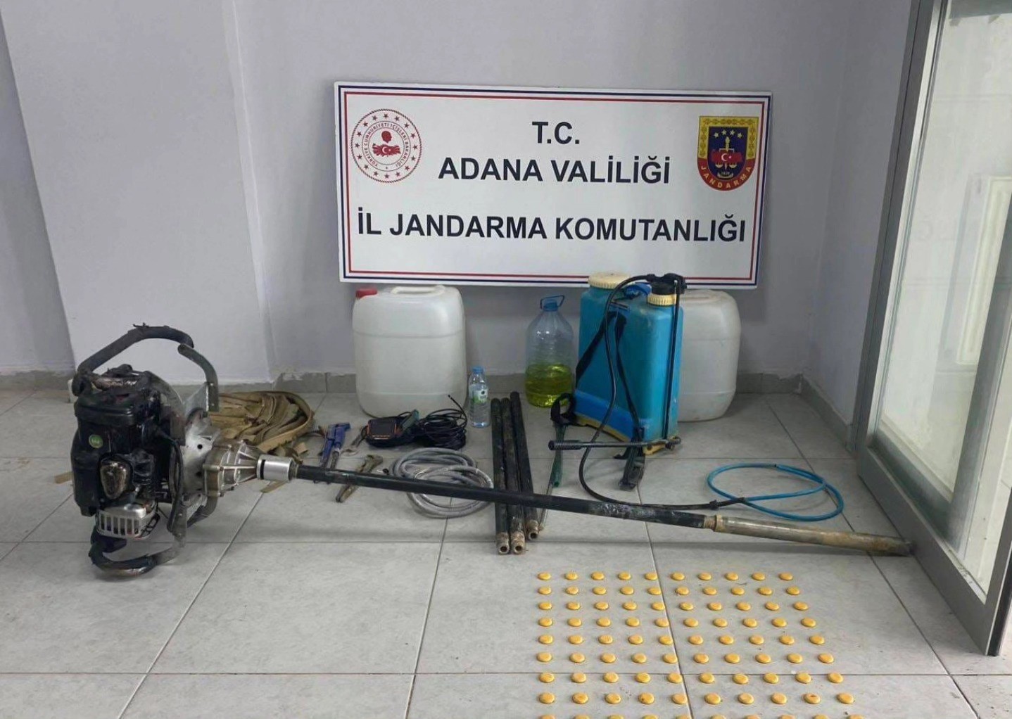 Adana’da kaçak kazı yapanlar suçüstü yakalandı 4 adanada kacak kazi yapanlar sucustu yakalandi 0 N2n1R9fA
