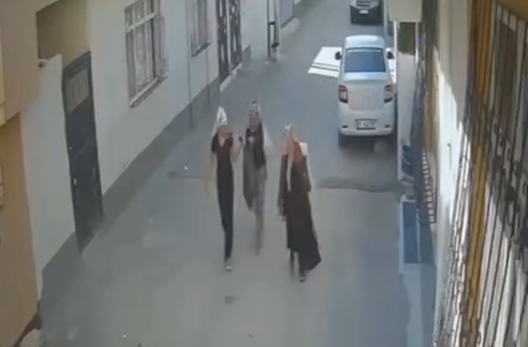 Adana’da kadın hırsızlar girdikleri evden pirinç, bulgur, makarna ve elektrikli ocak çaldı 6 adanada kadin hirsizlar girdikleri evden pirinc bulgur makarna ve elektrikli ocak caldi 2 hZfiLr8g