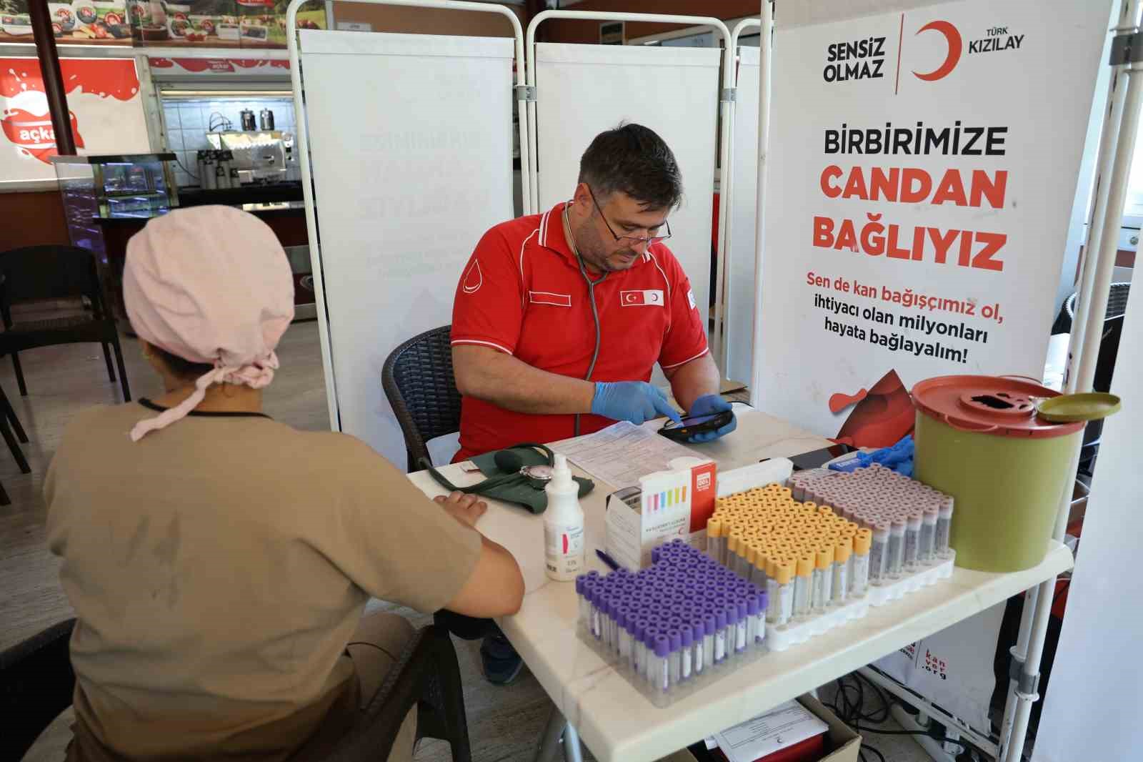 Adana’da kan ve kök hücre bağış kampanyasına yoğun ilgi 5 adanada kan ve kok hucre bagis kampanyasina yogun ilgi 1
