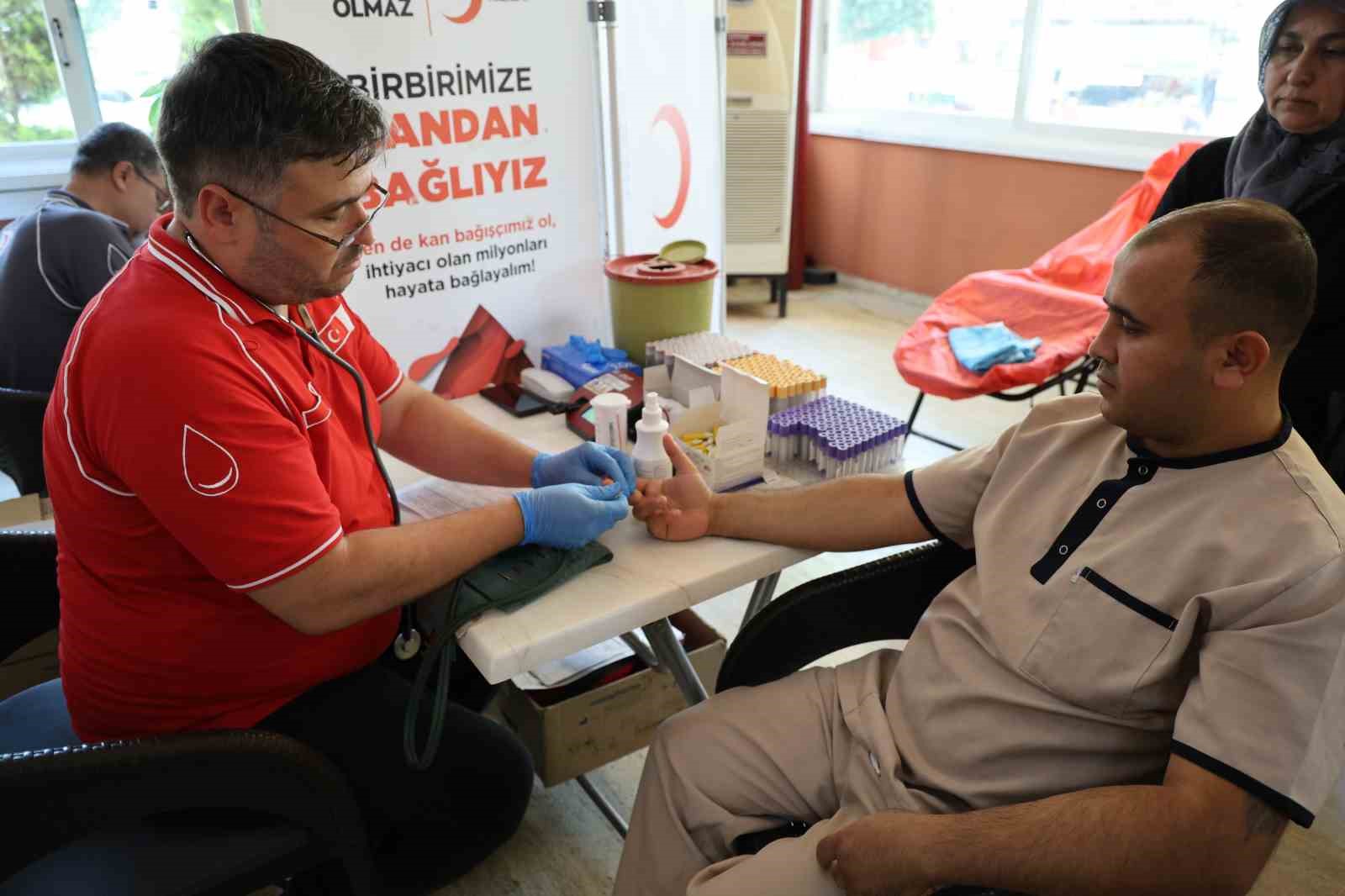 Adana’da kan ve kök hücre bağış kampanyasına yoğun ilgi 6 adanada kan ve kok hucre bagis kampanyasina yogun ilgi 2