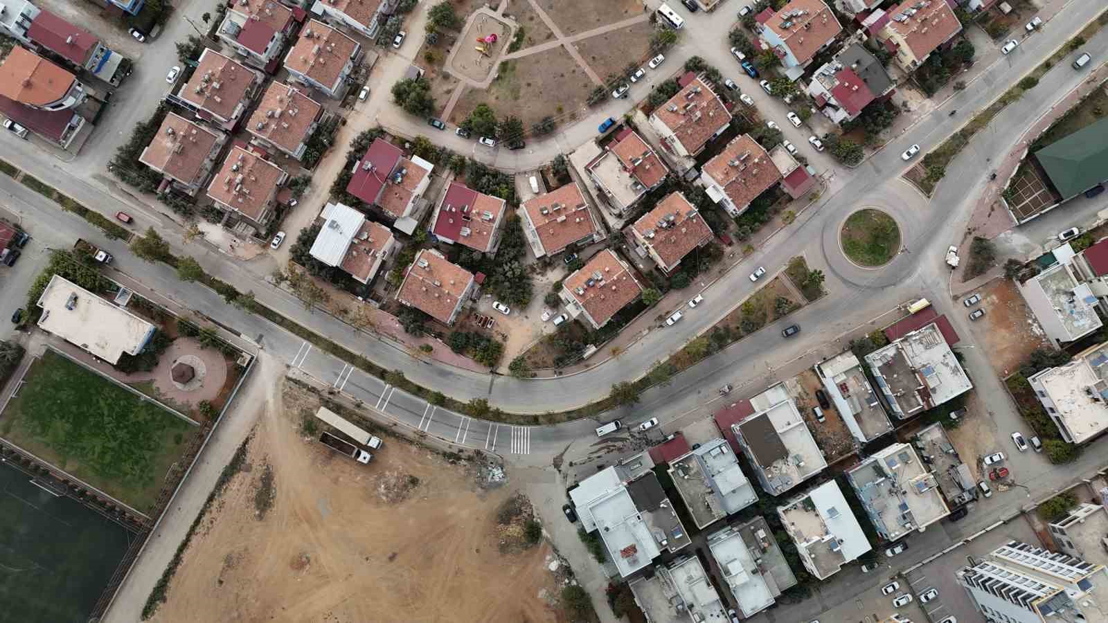 Adana’da keskin viraj tehlikesi: Esnaf kamera taktırdı, kazaları kaydetti 8 adanada keskin viraj tehlikesi esnaf kamera taktirdi kazalari kaydetti 4 34OhvHme