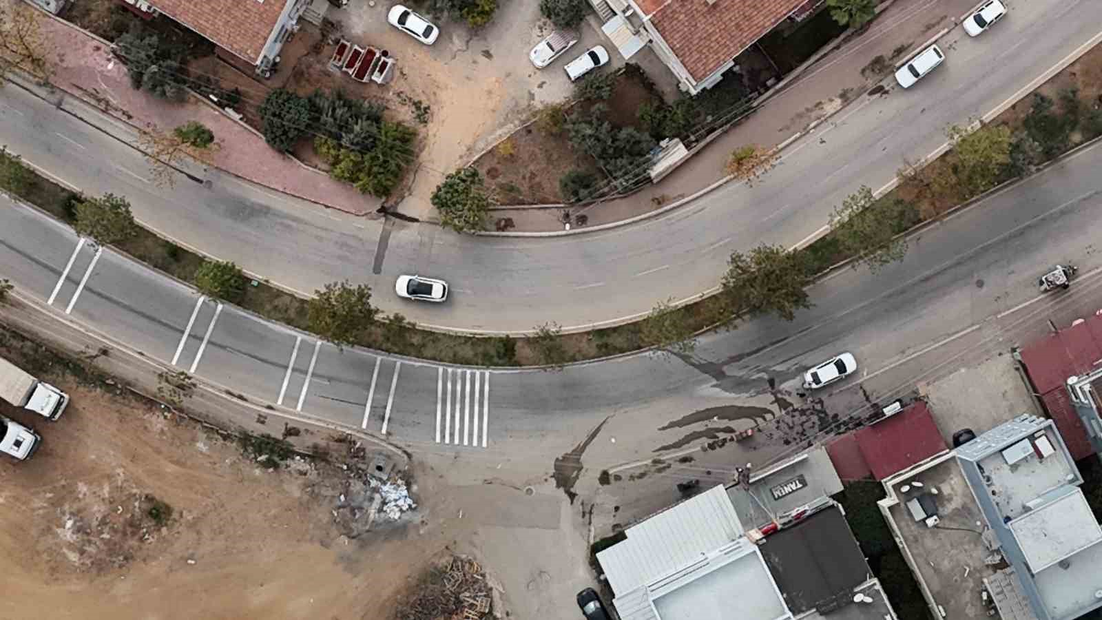 Adana’da keskin viraj tehlikesi: Esnaf kamera taktırdı, kazaları kaydetti 9 adanada keskin viraj tehlikesi esnaf kamera taktirdi kazalari kaydetti 5 Av9Em2Sk