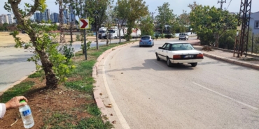 adanada-keskin-viraj-tehlikesi-esnaf-kamera-taktirdi-kazalari-kaydetti-pnK1ae9R.jpg