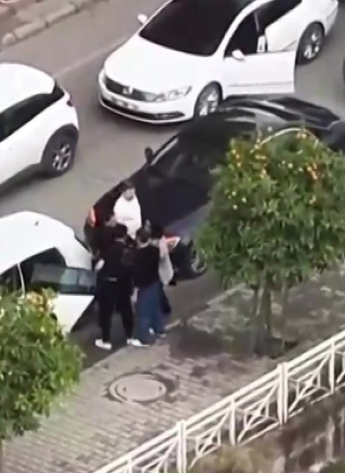 adanada koca esini tartaklayip otomobiliyle aracina defalarca vurdu 0 7SqzV4wt