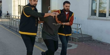 adanada-komsu-kavgasi-baba-oldu-2-oglu-yaralandi-DlCrmt4N.jpg