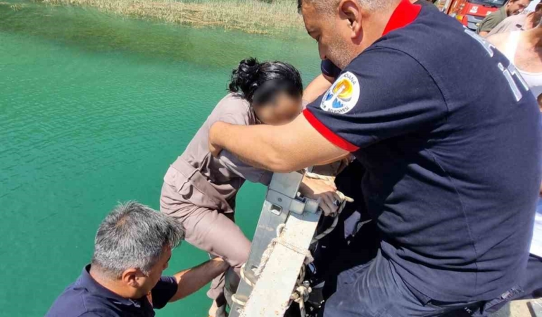 adanada-kopruden-dusen-kadin-itfaiye-ekiplerince-kurtarildi-LdVEZzaH.jpg