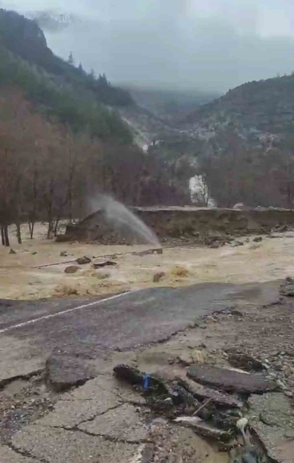 adanada kozan kayseri karayolu ulasima kapandi 2 SETrfXaF