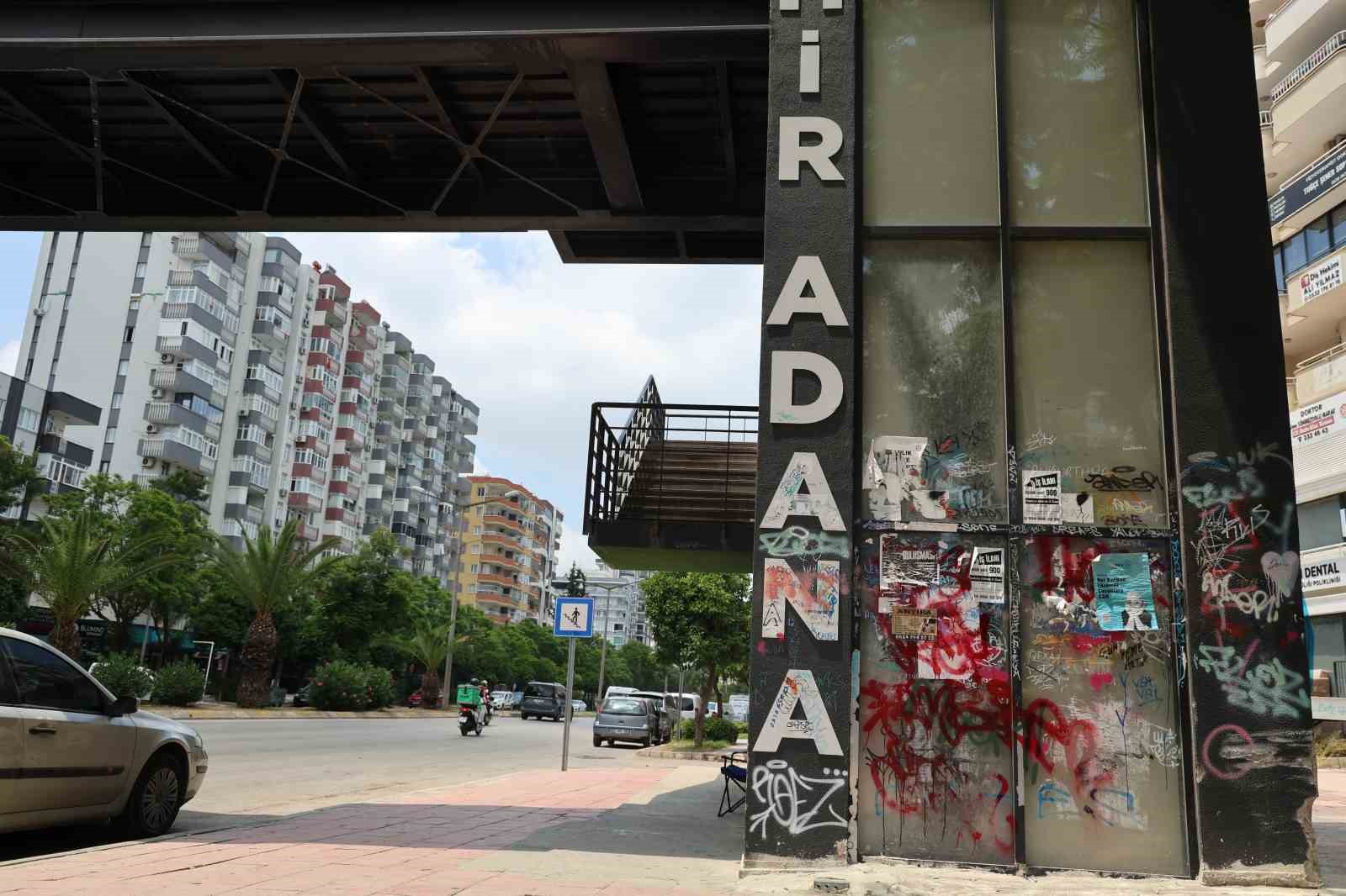 adanada milyonluk ust gecitler curumeye terk edildi 4 cjUKbm2L