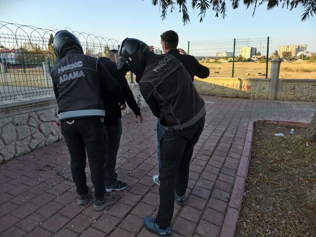 Adana’da ’narko-alan’ uygulaması: Uyuşturucu içen 20 şahıs suçüstü yakalandı 6 adanada narko alan uygulamasi uyusturucu icen 20 sahis sucustu yakalandi 2 MJeNnCRV