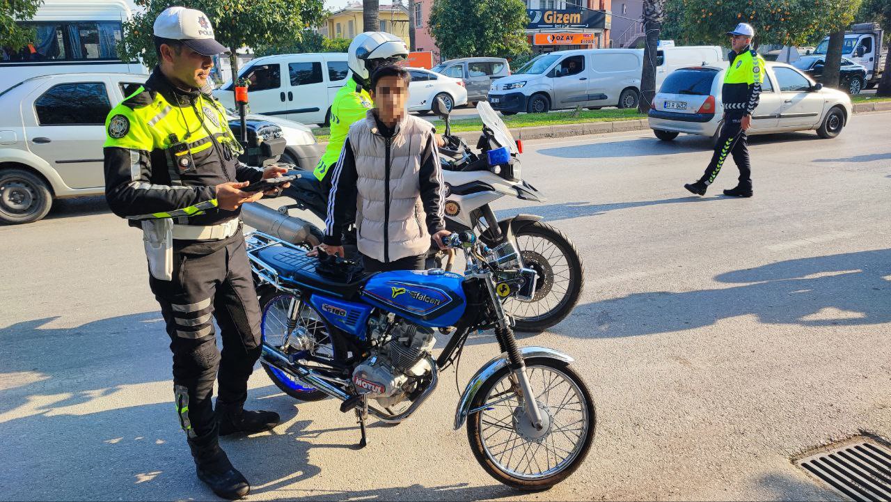 adanada neredeyse durdurulan her iki motosikletliden biri ceza yedi 1