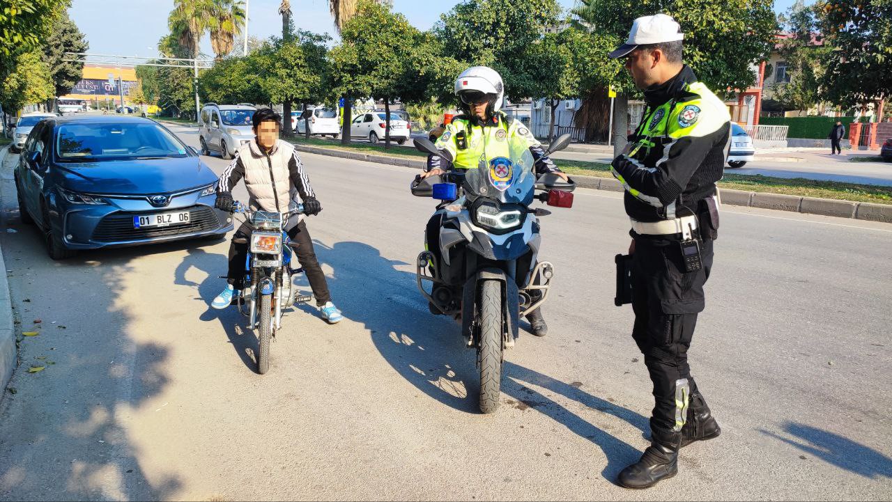 adanada neredeyse durdurulan her iki motosikletliden biri ceza yedi 2