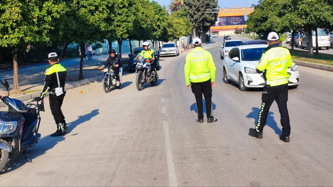 adanada neredeyse durdurulan her iki motosikletliden biri ceza yedi 5 SjEkafwn