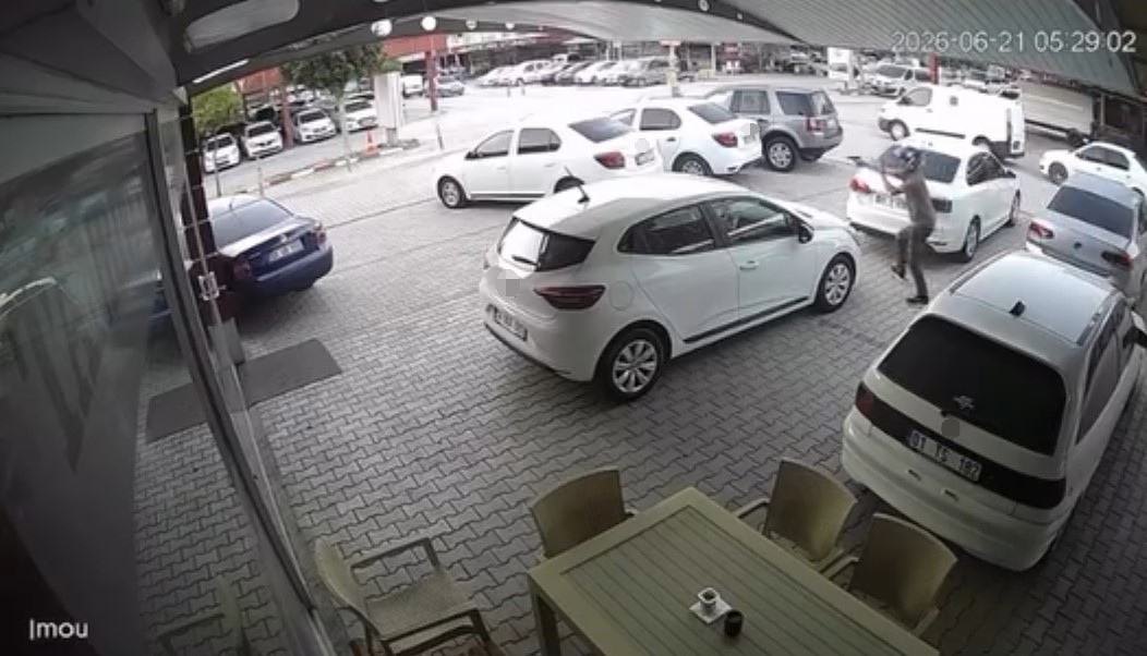 Adana’da oto galericiler sitesinde silahlı saldırı: Çok sayıda araç zarar gördü 4 adanada oto galericiler sitesinde silahli saldiri cok sayida arac zarar gordu 0 fDVVnI37
