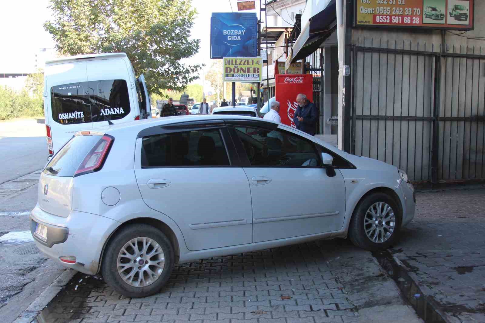 adanada otomobilin carptigi yasli adam oldu 5 bZrEvsPR