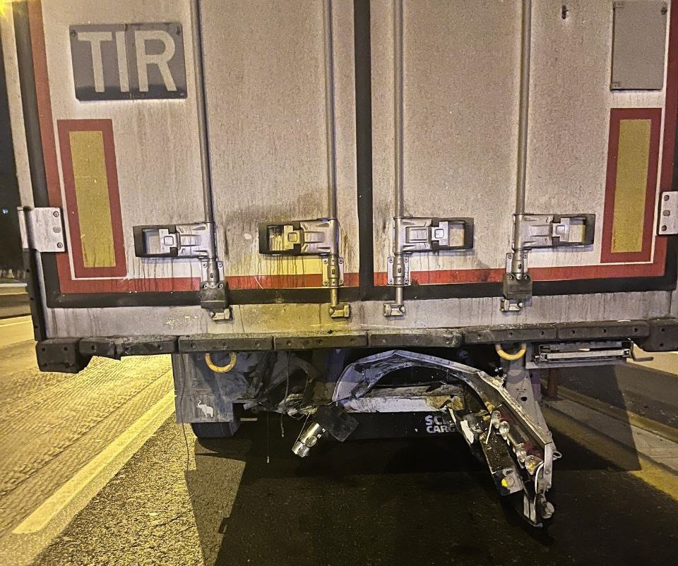 adanada otoyolda trafik kazasi 1 olu 2 bZBIGPLX