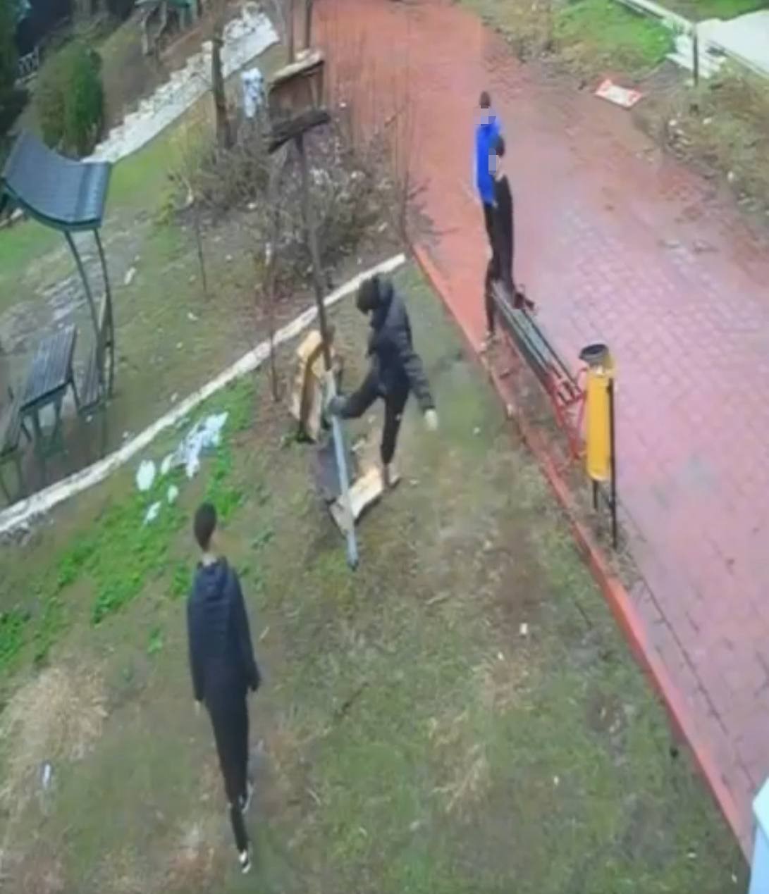 adanada parktaki kus yuvasini parcaladilar 1 BrHJWPBV