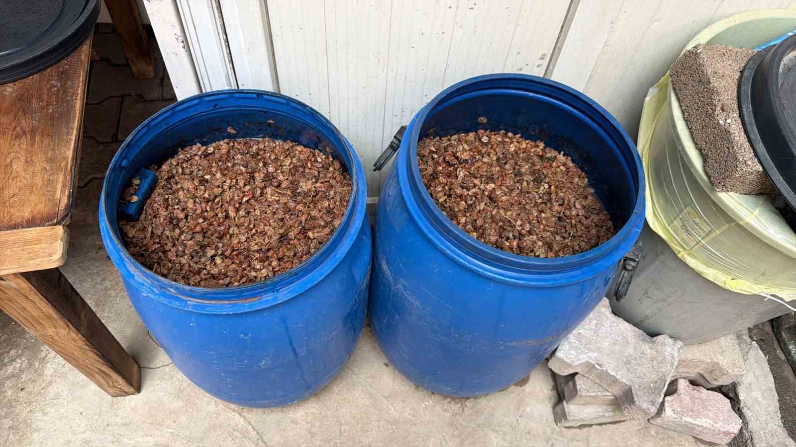 adanada pet siselerde satilacak sahte ickiler ele gecirildi 2 9sbDi568