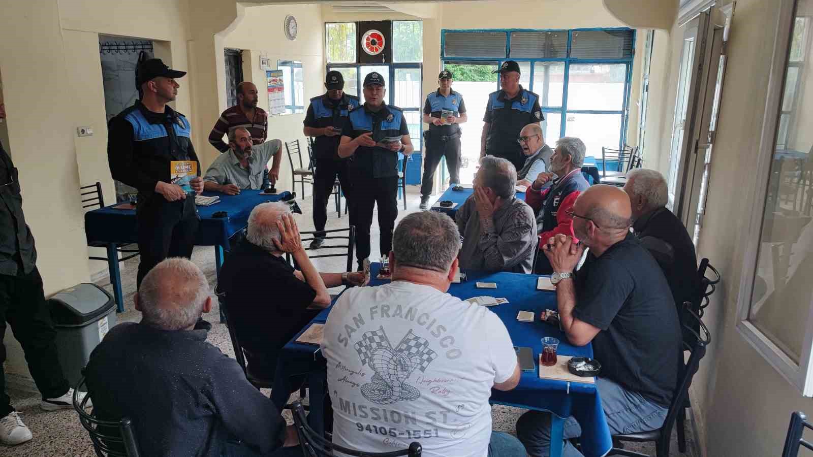 adanada polis kagit oyununa ara verdirip bogulma bilgilendirmesi yapti 3 XNflF4zP