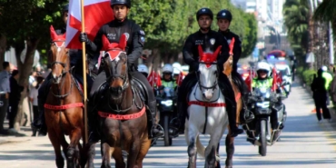 adanada-polis-korteji-nefes-kesti-EMdXHUIS.jpg