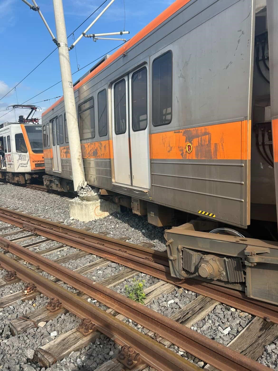 adanada raydan cikan metro vagonu direge carpti 4 tkMtUwsR