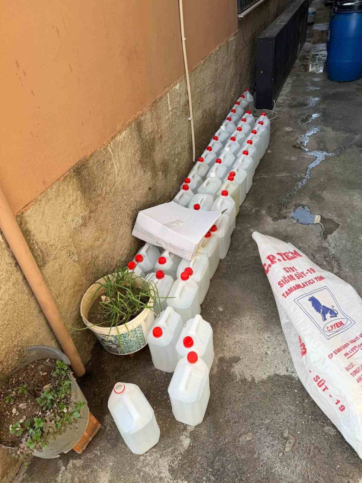adanada sahte alkol operasyonu 1 ton etil alkol ele gecirildi 4 Izvfm5dS