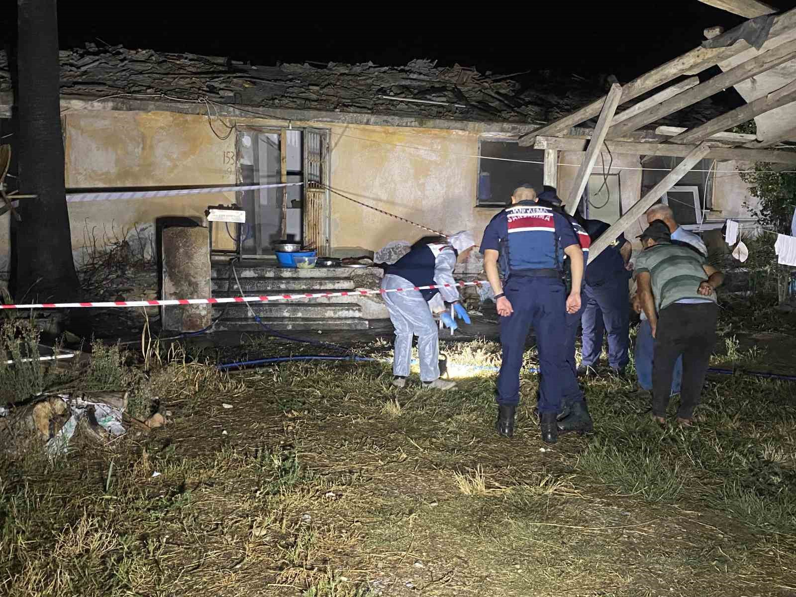 adanada santiyede dehset annesini yaraladi is arkadasini oldurdu 2 vQD4bFaj