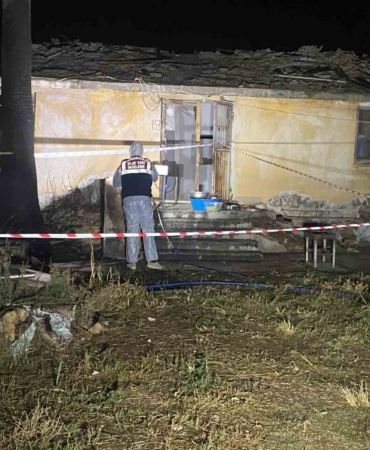 adanada-santiyede-dehset-annesini-yaraladi-is-arkadasini-oldurdu-3n5ITa5Z.jpg