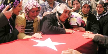 adanada-sehit-annesinin-drami-can-verdim-evimde-oturamiyorum-thwVKlXI.jpg