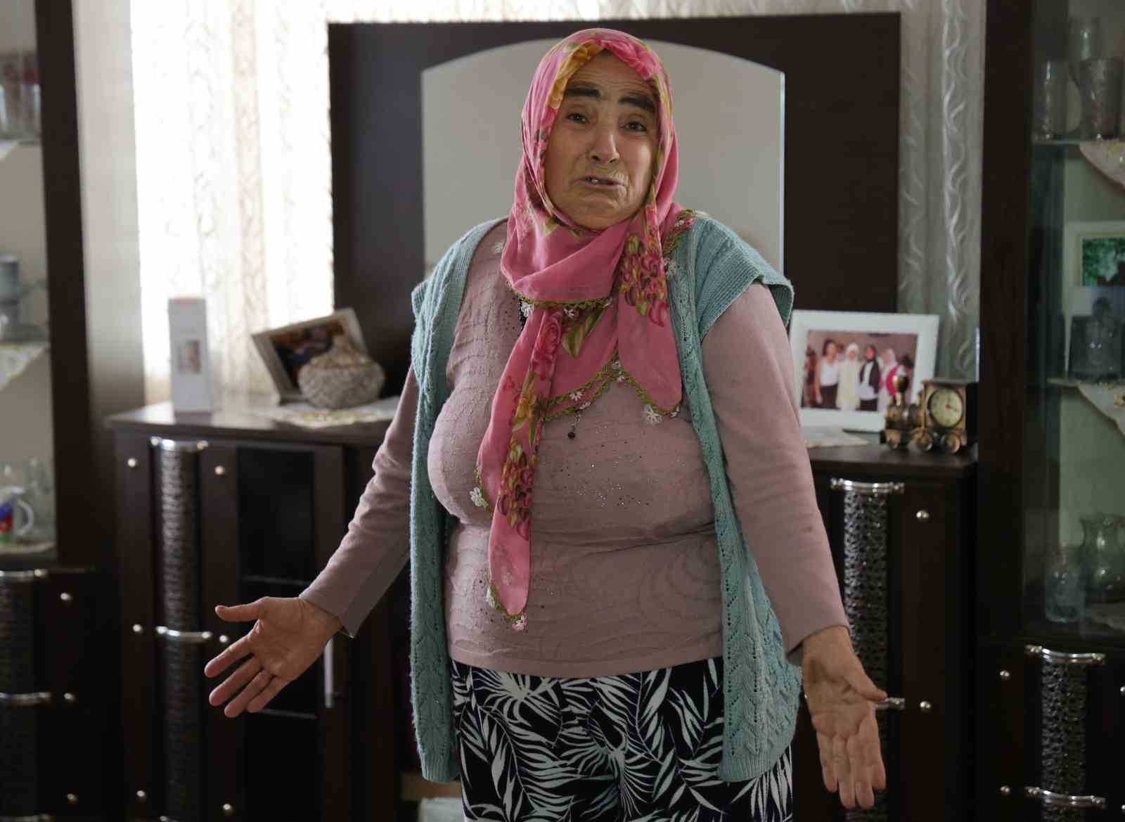 adanada selden geriye islak esyalar camurlu yollar kaldi evlerini su basan vatandaslar o anlari